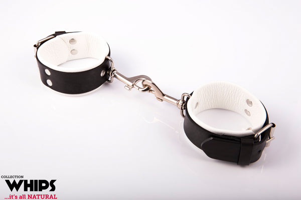 Kajdanki   Kajdanki męskie, z karabińczykami, białe